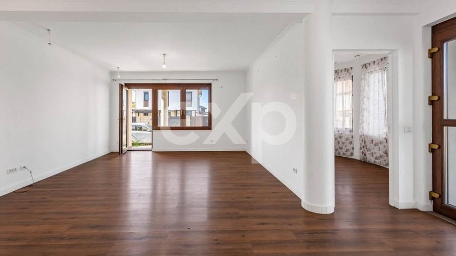 Casă individuală cu 8 camere cu Teren 930 Mp în Dumbrăvița