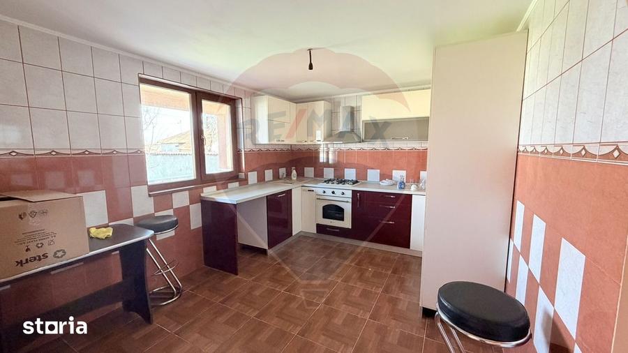 Casă cu 4 camere cu Teren 917 Mp în Nămoloasa