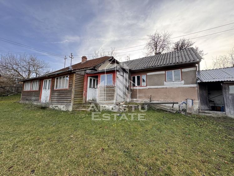 Casă individuală cu 4 camere cu Canalizare în Feregi
