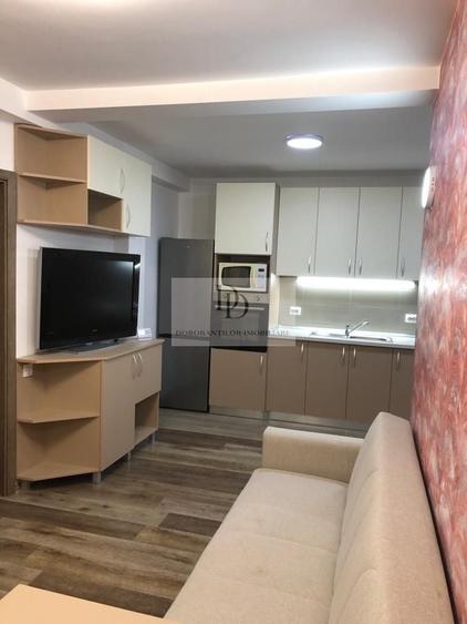 Apartament cu 3 camere semidecomandat, mobilat în Bună Ziua