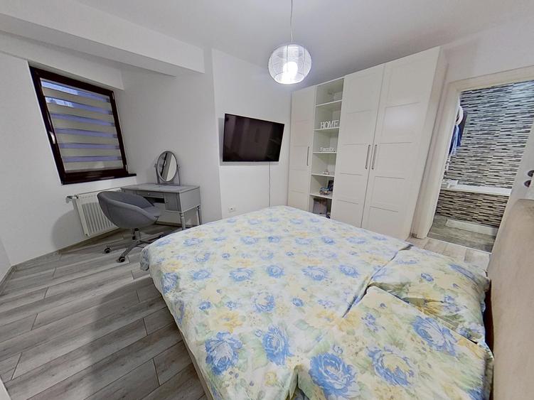 Apartament cu 3 camere semidecomandat în Dămăroaia