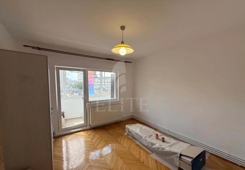 Apartament 3 camere în zona STRAZII BUCURESTI - 12