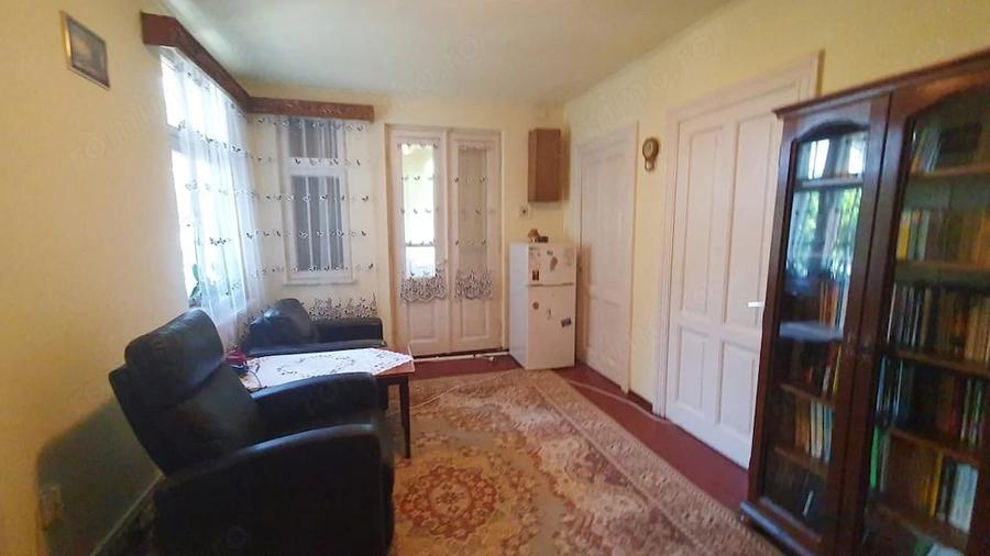 Casă cu 3 camere cu Teren 2101 Mp în Central