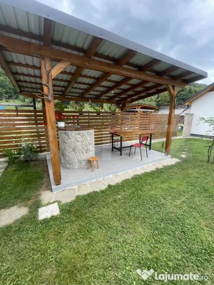 Casă cu 3 camere cu Teren 3500 Mp în Central