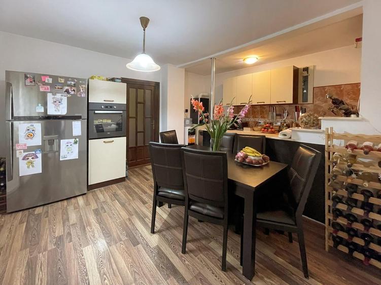 Casă individuală cu 5 camere cu Teren 2085 Mp în Călugareni