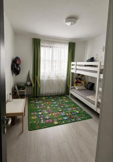 Apartament cu 3 camere semidecomandat, mobilat în Florești