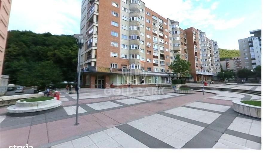 Spațiu comercial, de 300 mp, în Central