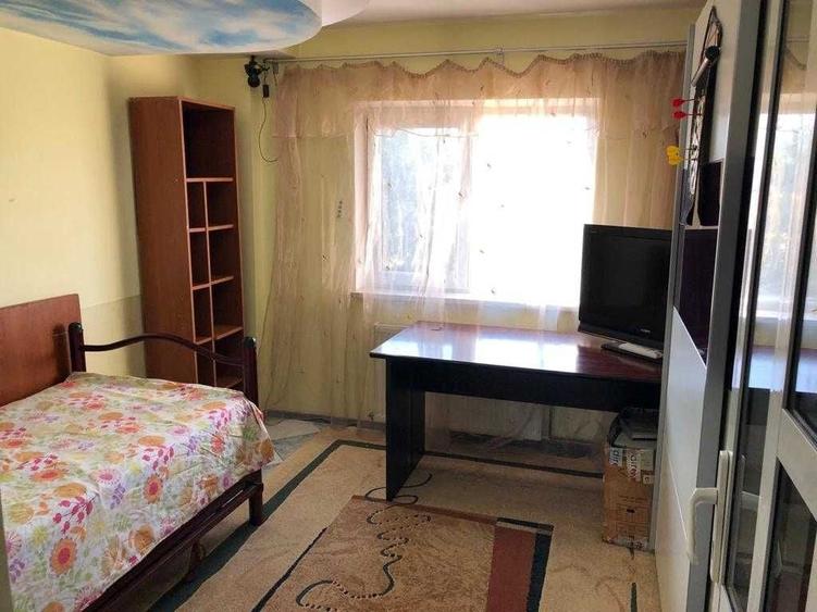 Apartament cu 3 camere decomandat în Carrefour