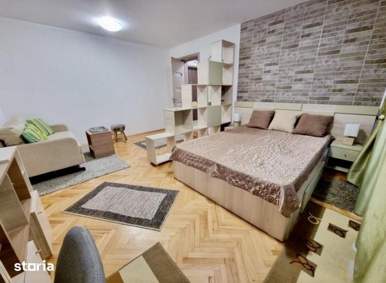 Garsonieră decomandată în Decebal