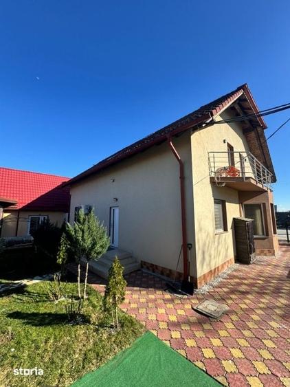 Casă cu 7 camere cu Teren 960 Mp în Pielești