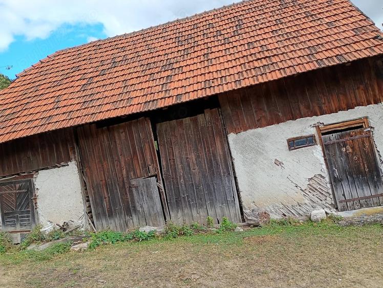 Casă cu Teren 2000 Mp în Morlaca