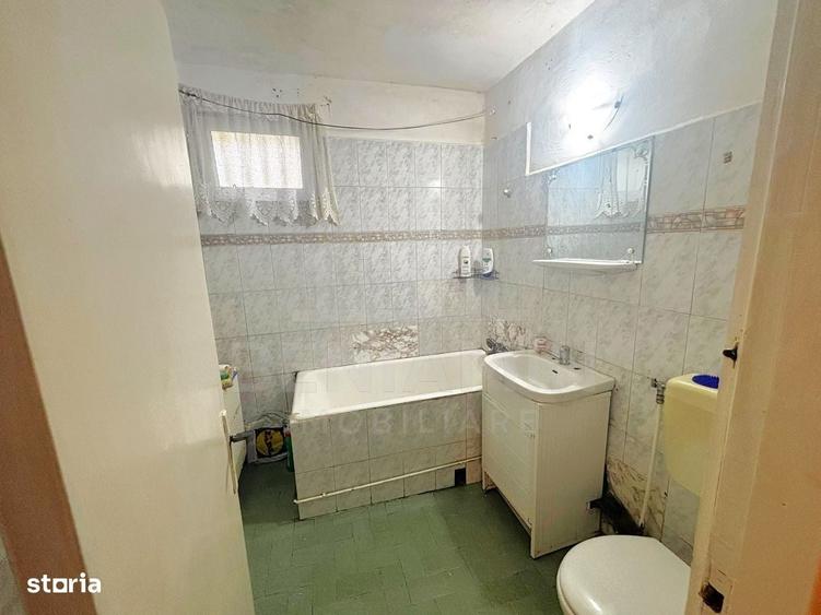 Apartament cu 3 camere semidecomandat în Tractorul