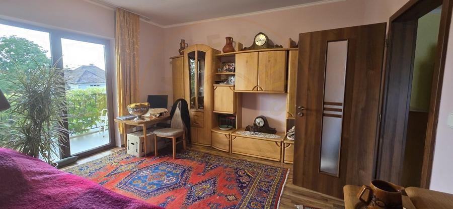 Casă individuală cu 6 camere cu Teren 422 Mp în Carpați 2