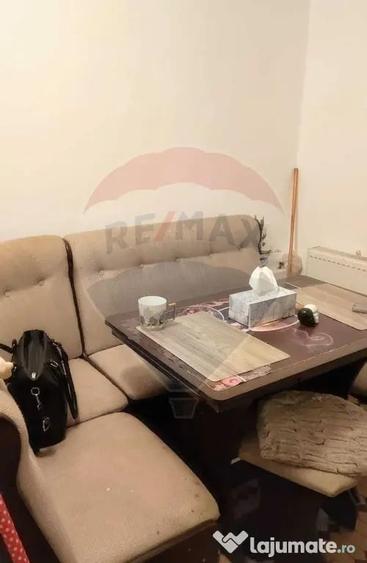 Apartament cu 3 camere de vanzare in zona Sarari - 2