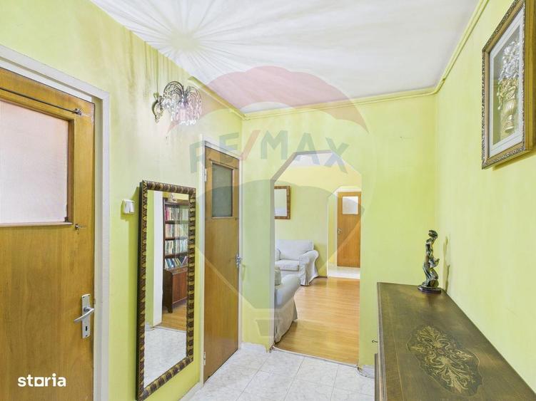 Apartament cu 3 camere semidecomandat, mobilat în Dristor