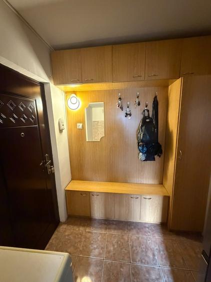 Apartament cu 3 camere semidecomandat în Alexandru cel Bun