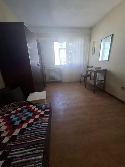 Apartament cu 2 camere semidecomandat în Letea