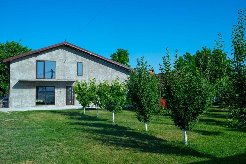 Casă cu 4 camere în Traian