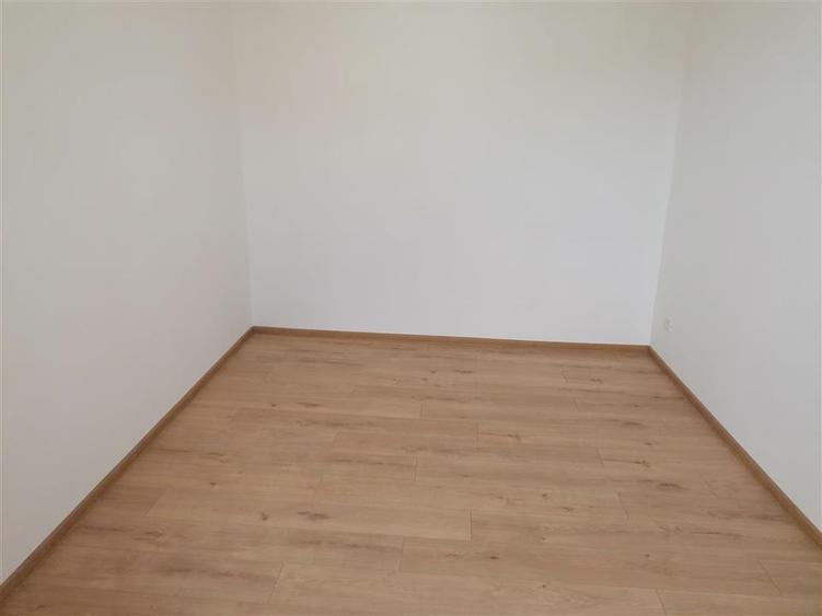 Apartament cu 2 camere semidecomandat în Girocului