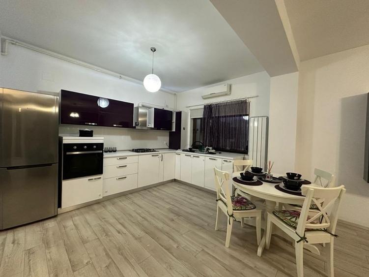 Apartament cu 2 camere decomandat în Universitate