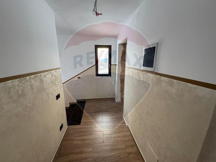 Casă individuală cu 8 camere cu Teren 1550 Mp în Dărmănești