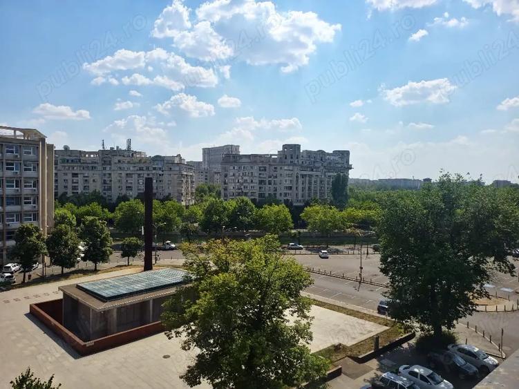 Apartament cu 3 camere decomandat în Sud
