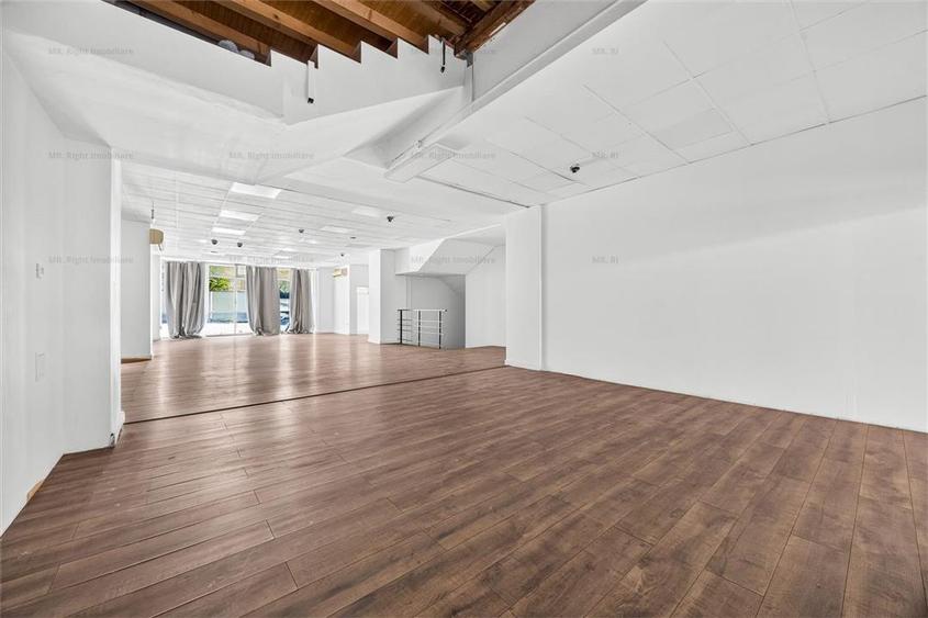 Spațiu comercial, de 537.65002441406 mp, în Vlahuță
