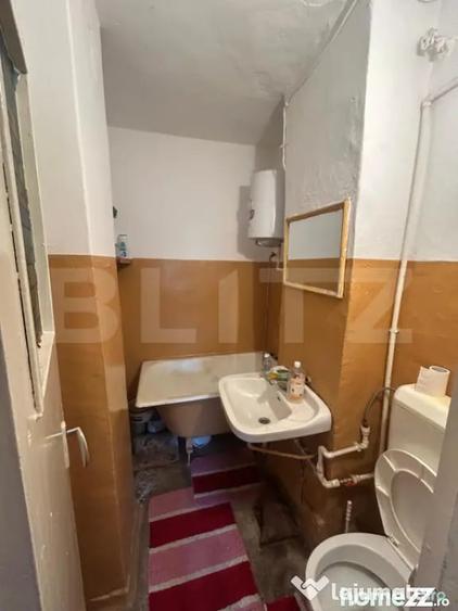 Apartament cu 3 camere semidecomandat în Micro 9