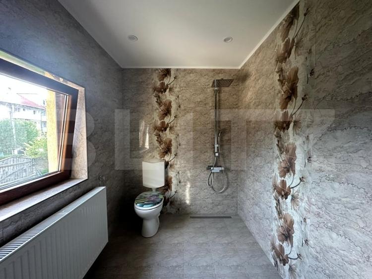 Casă individuală cu 6 camere cu Canalizare în Râșnov
