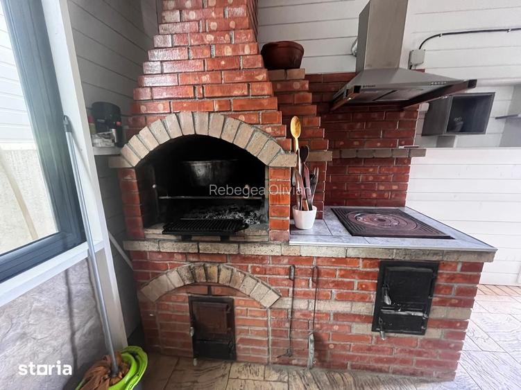 Casa superba cu 4 camere si 2 bai, zona Rediu