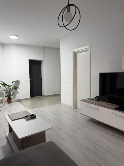 Apartament cu 2 camere semidecomandat, mobilat în Mihai Bravu
