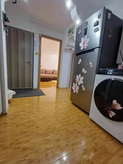 Apartament cu 2 camere decomandat în E3