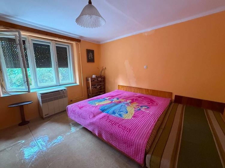 Casă cu 3 camere în Central