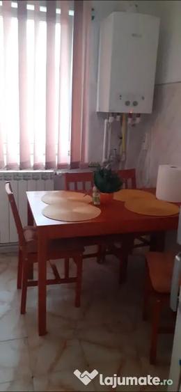 Apartament cu 3 camere semidecomandat în Central