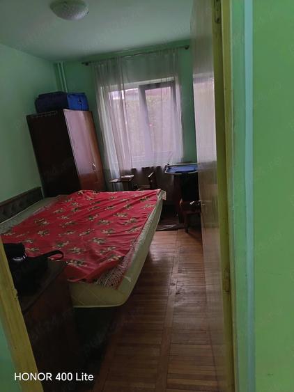 Apartament cu 4 camere decomandat în Mihai Bravu