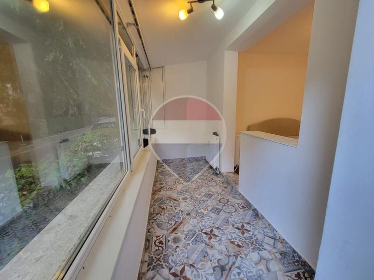 Apartament cu 2 camere semidecomandat, mobilat în Berceni
