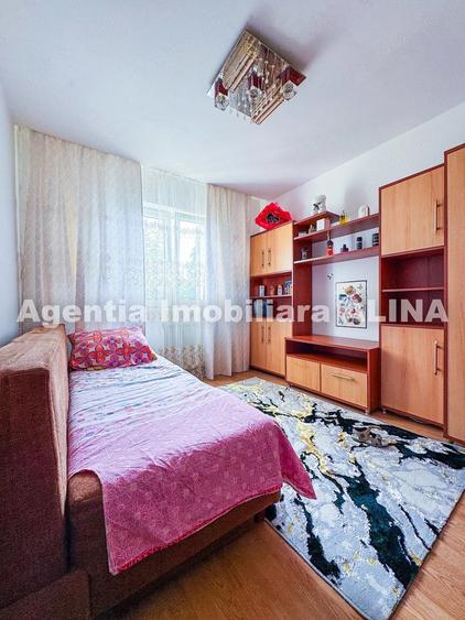 Apartament cu 3 camere semidecomandat în Micro 15