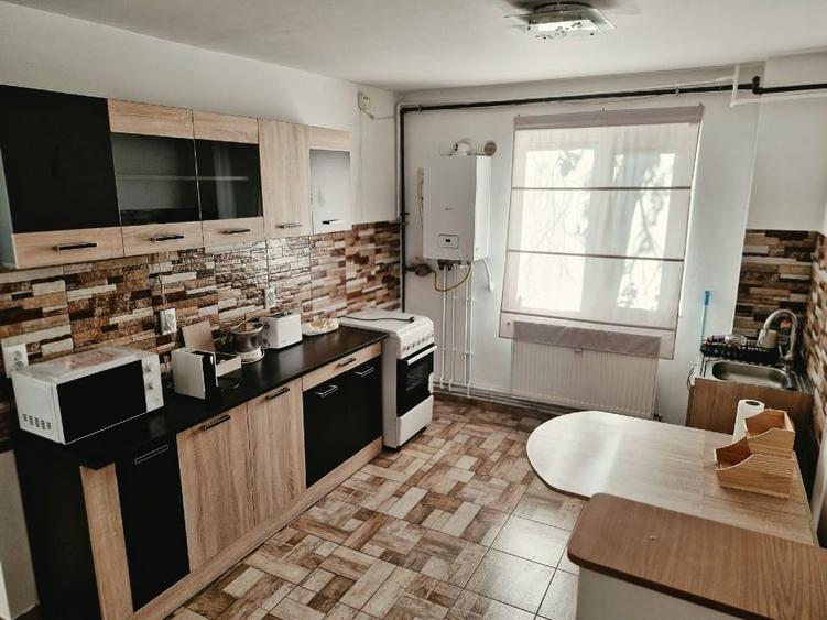 Apartament cu 2 camere nedecomandat, mobilat în Spitalul Județean