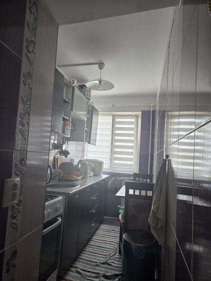 Apartament cu 2 camere semidecomandat în Craiovița Nouă