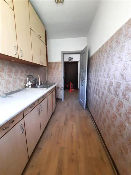 Apartament cu 2 camere semidecomandat în Basarabia