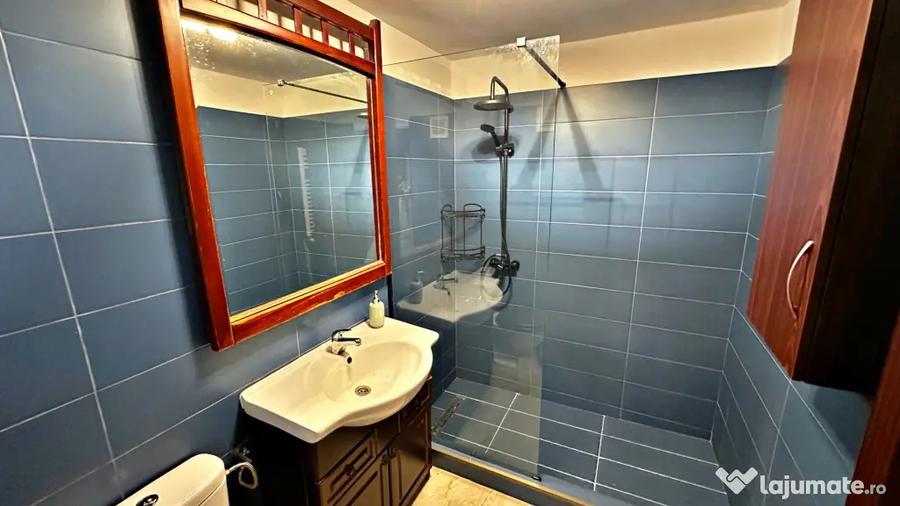 Apartament cu 3 camere decomandat în Far