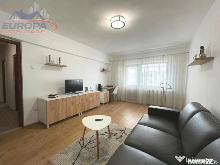 Apartament cu 2 camere decomandat în E3