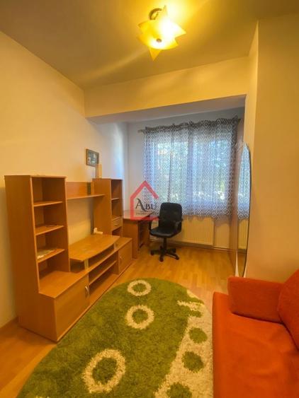Garsonieră decomandată, mobilată în Podul de Piatră