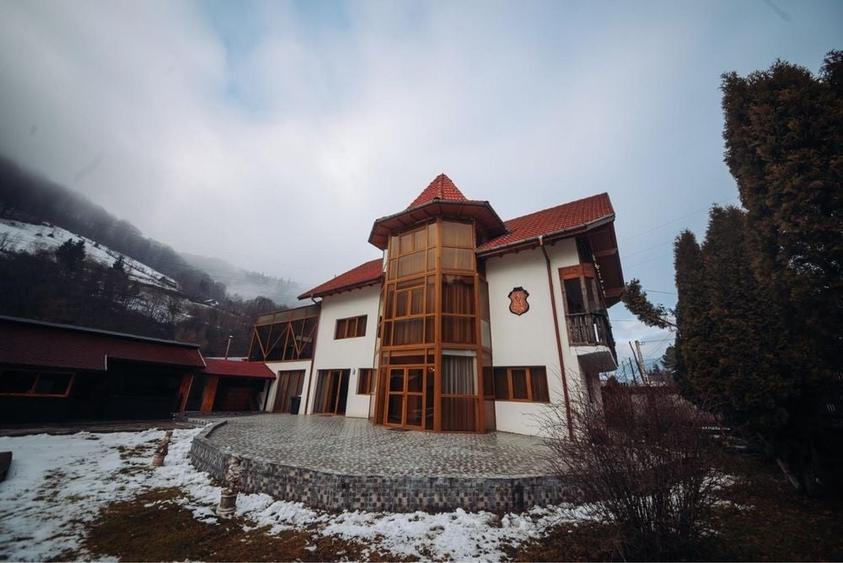 Casă cu 4 camere în Rucăr