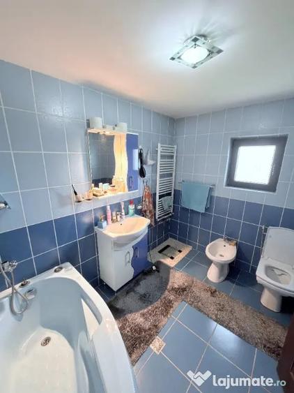 Casă cu 4 camere cu Teren 500 Mp în Central