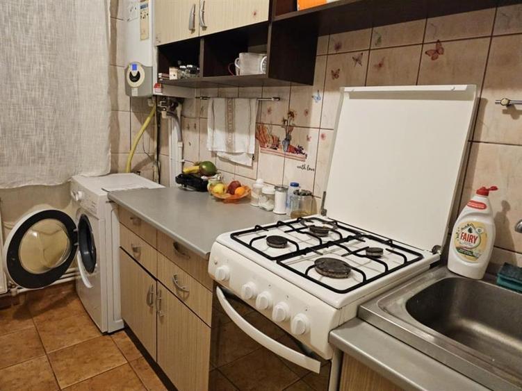 Apartament cu 3 camere decomandat, mobilat în Alexandru cel Bun
