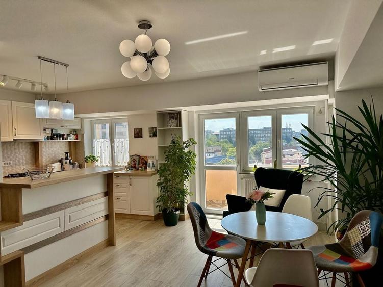 Apartament cu 3 camere decomandat, mobilat în P-ța Alba Iulia