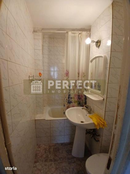 Apartament cu 3 camere semidecomandat în Vest
