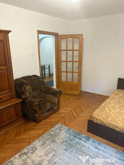 Apartament cu 4 camere decomandat în Mărăști