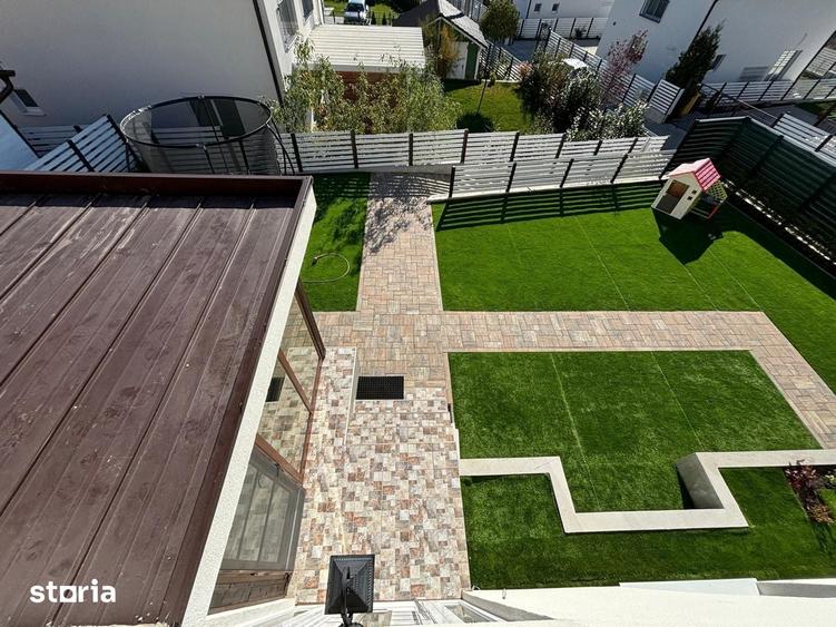 Casă cu 4 camere cu Teren 497 Mp în Roșia
